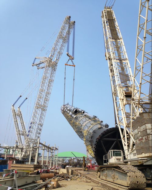 中核機(jī)械完成恒力石化101米大件設(shè)備吊裝,實(shí)現(xiàn)石化吊裝開(kāi)門紅